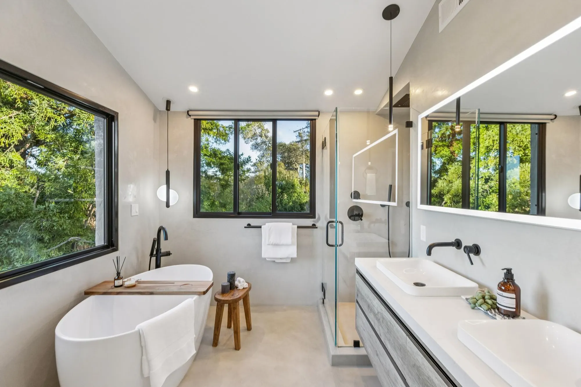 Professionally staged interior at 2322 Summit Dr, Hillsborough by AAA Homes — 156 2323 summit drive.88055.p4k.047.web