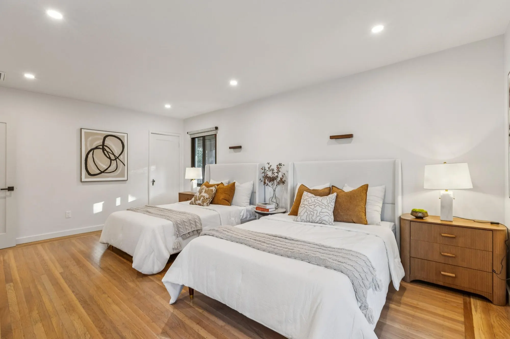 Professionally staged interior at 2322 Summit Dr, Hillsborough by AAA Homes — 176 2323 summit drive.88055.p4k.057.web