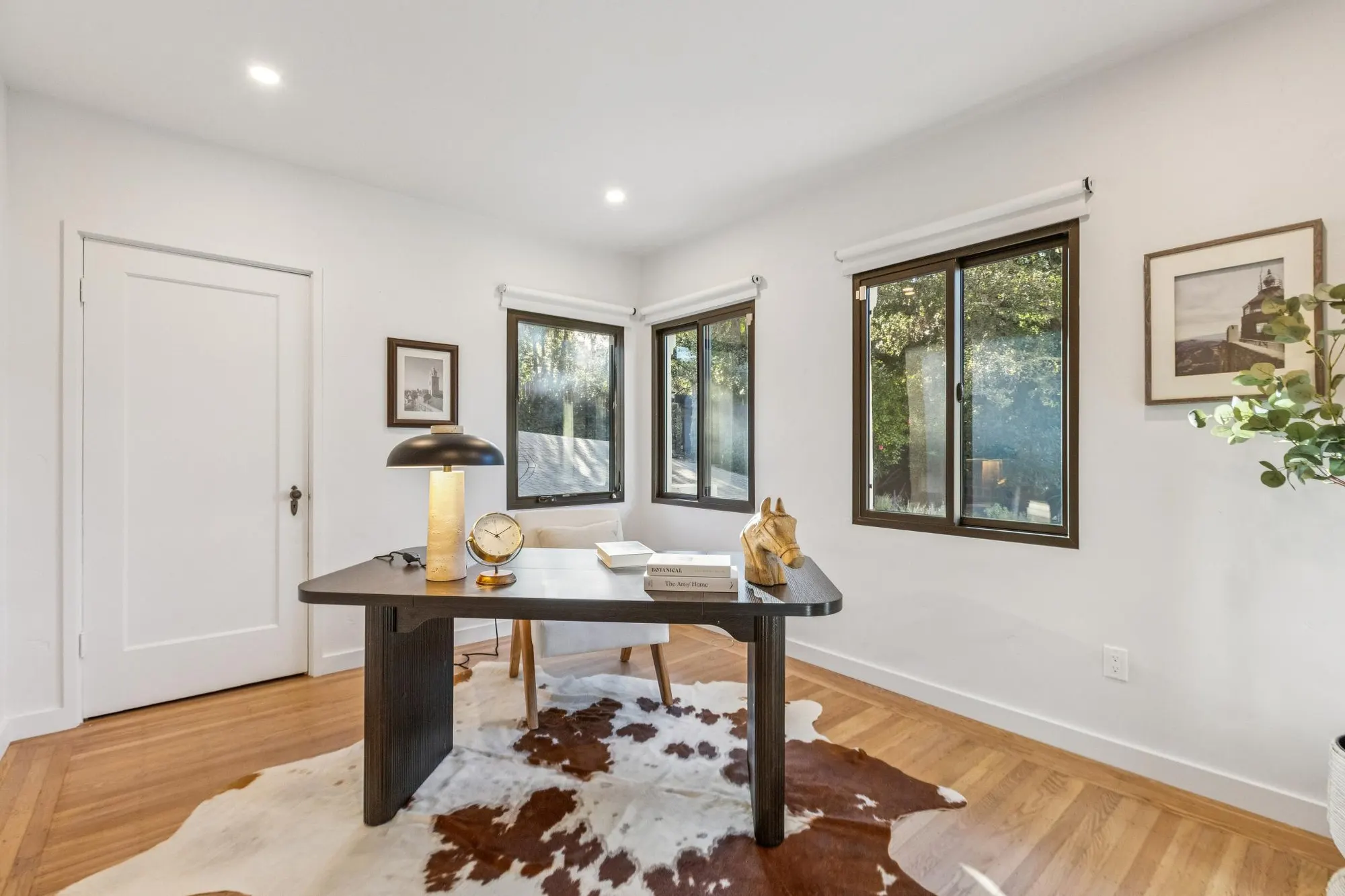 Professionally staged interior at 2322 Summit Dr, Hillsborough by AAA Homes — 198 2323 summit drive.88055.p4k.068.web