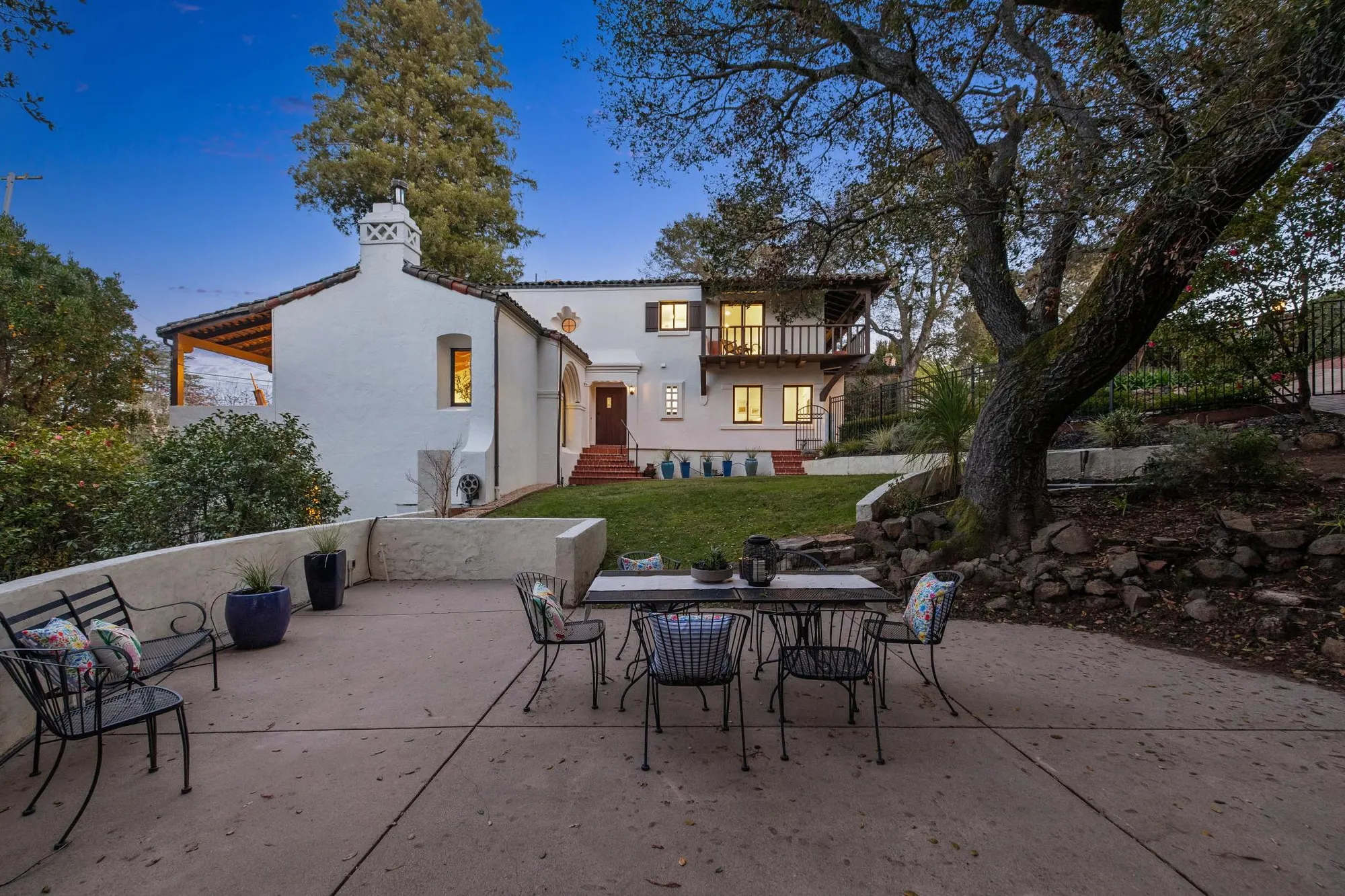 Professionally staged interior at 2322 Summit Dr, Hillsborough by AAA Homes — 306 2323 summit drive.88055.ptw.008.web
