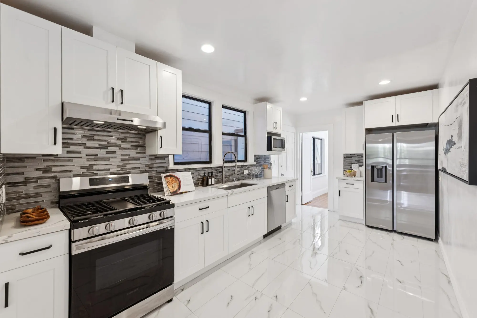 Professionally staged interior at 655 39th Ave, San Francisco by AAA Homes — 079 655 39th avenue.89083.p2k.013.web