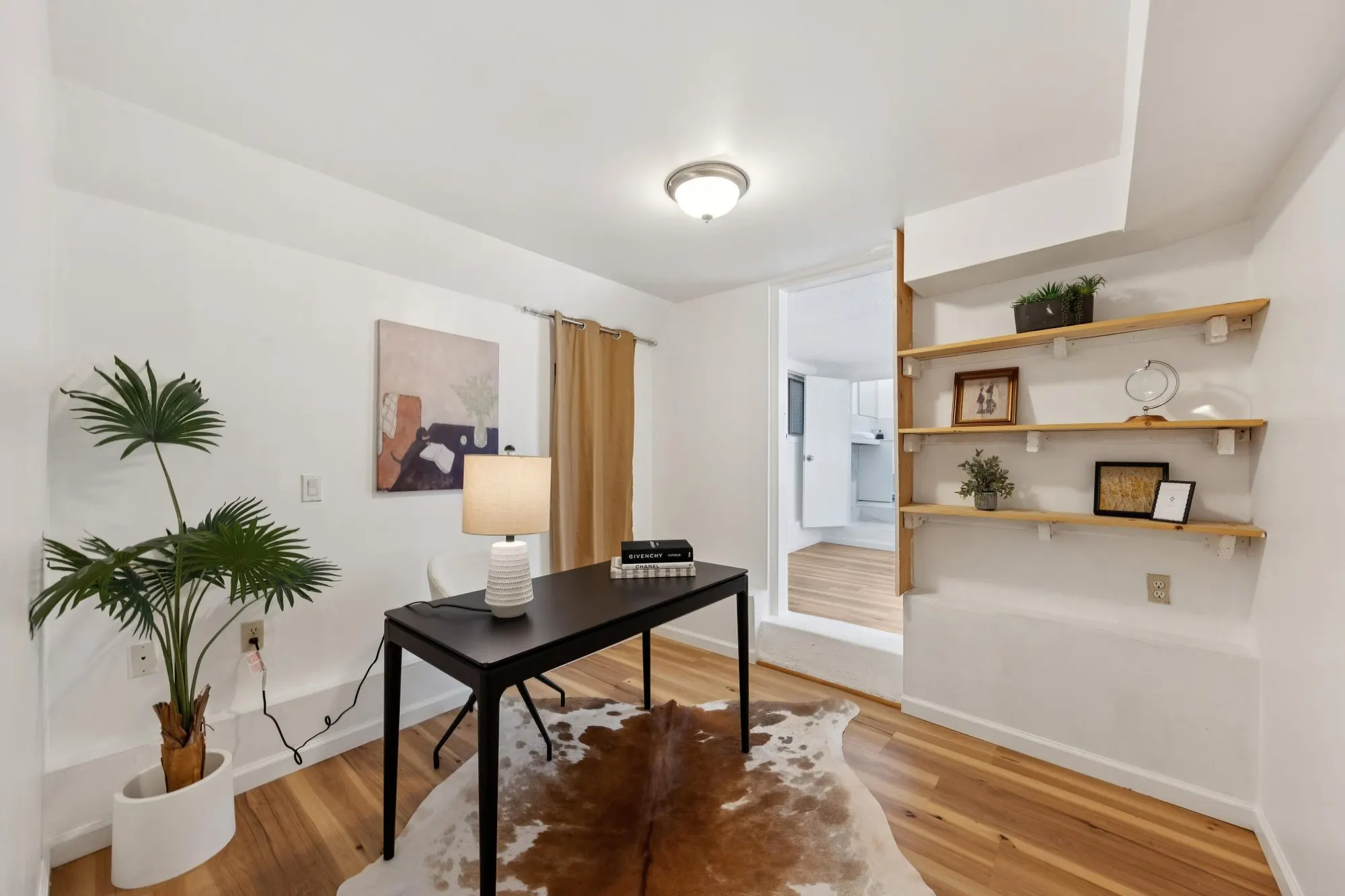 Professionally staged interior at 655 39th Ave, San Francisco by AAA Homes — 093 655 39th avenue.89083.p2k.027.web