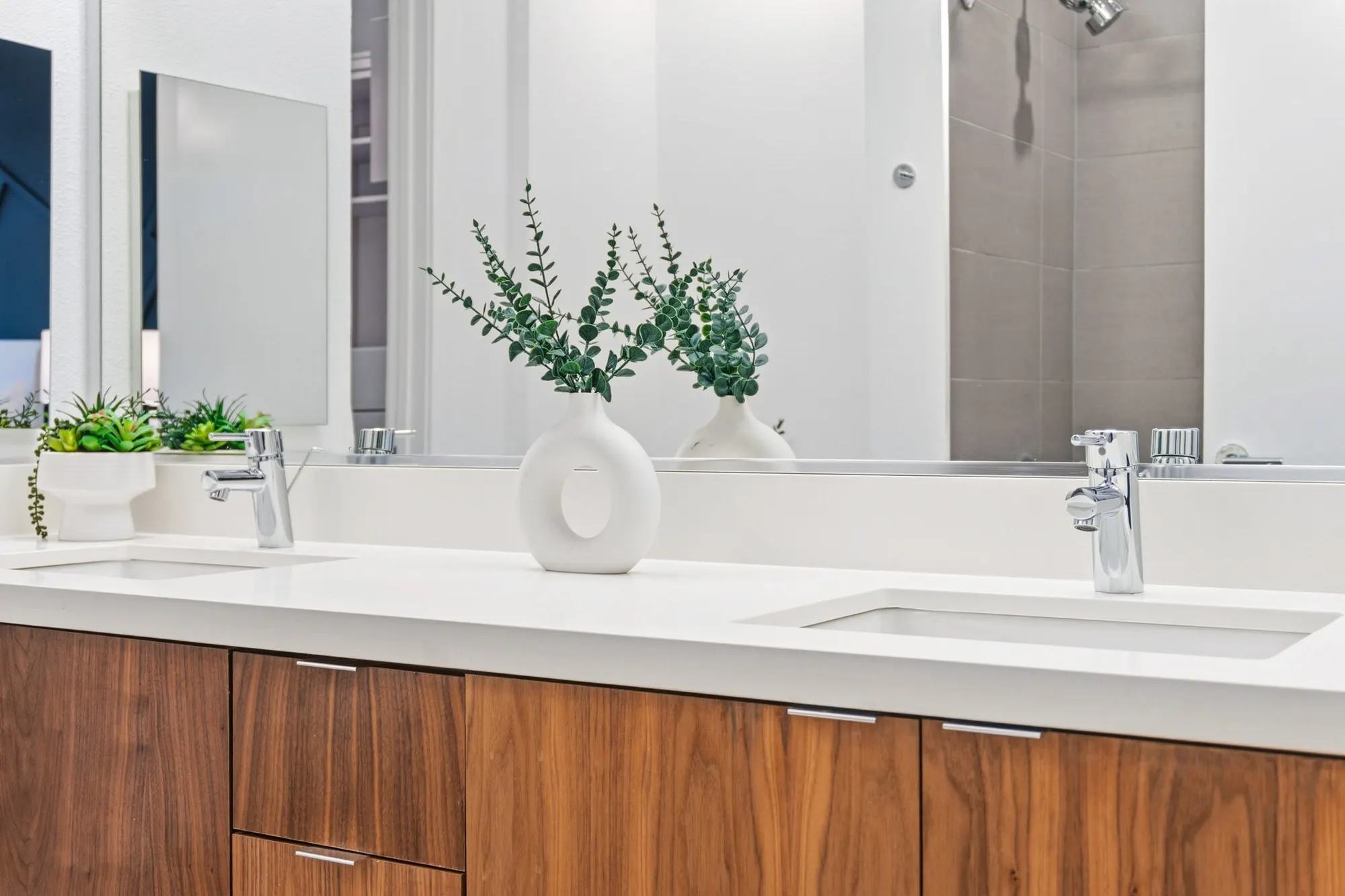 Professionally staged interior at 1101 W El Camino Real #417, Mountain View by AAA Homes — 1101WestECR 417 037